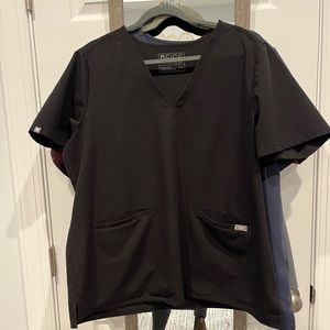 Black casma figs scrub top xxl